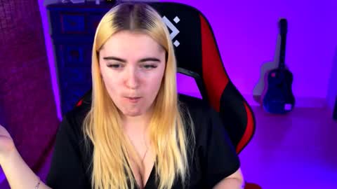 stef_nicks online show from September 14, 9:08 am