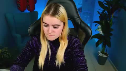 stef_nicks online show from October 9, 10:35 am