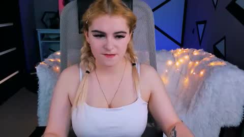 stef_nicks online show from November 10, 9:08 am