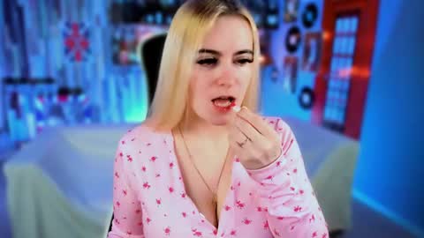 stef_nicks online show from March 23, 9:02 am