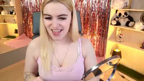 stef_nicks online show from April 11, 9:02 am