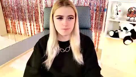 stef_nicks online show from July 17, 5:03 am