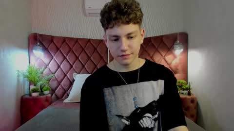 Esrefan online show from March 5, 8:16 pm