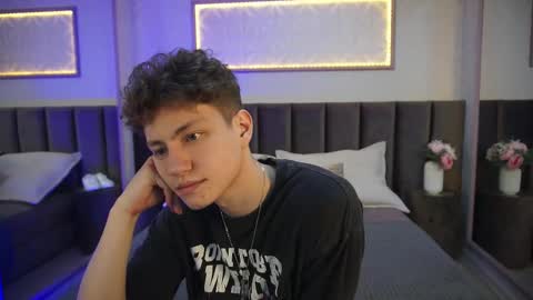 Esrefan online show from March 14, 8:47 pm