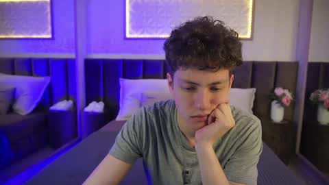 Esrefan online show from April 2, 7:55 pm