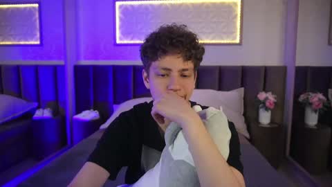 Esrefan online show from April 16, 9:39 pm