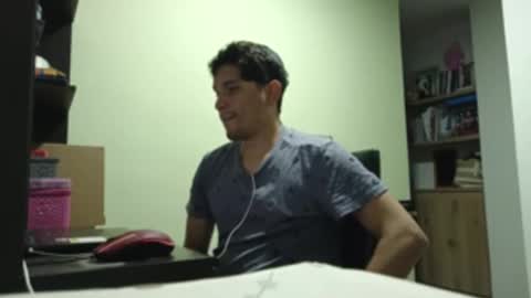 Snapshot of stefanbog91 chatting on May 26, 5:25 am Stefans online show from May 26, 5:25 am