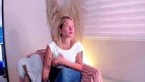 Stefanny   online show from January 1, 11:49 am