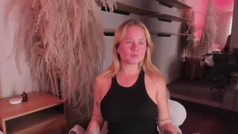 Stefanny   online show from March 6, 3:35 pm