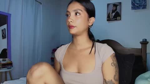 Im MiaIts my first day here  online show from December 20, 12:40 am