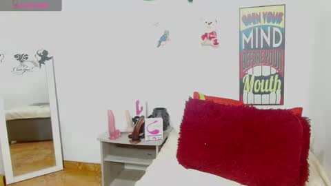 Stefanny online show from December 6, 5:11 pm