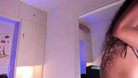 stefannyevans_ online show from November 3, 12:17 pm