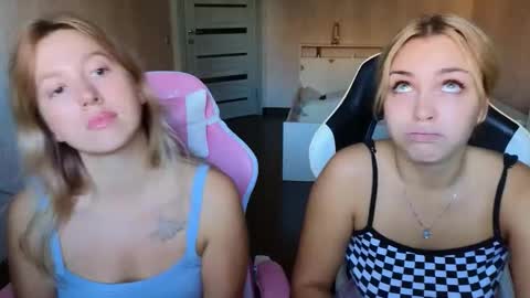 stefany_and_bettany online show from September 11, 3:34 pm