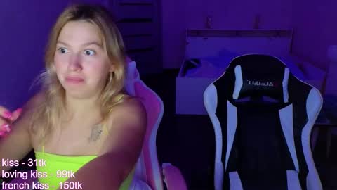 stefany_and_bettany online show from September 27, 3:39 pm