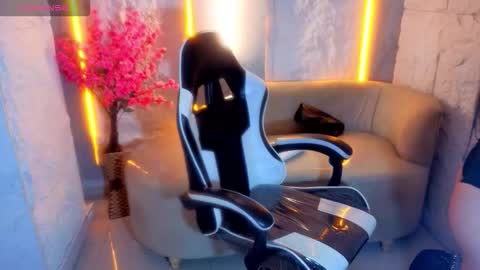 Online 800 to 1400 online show from March 11, 8:59 pm