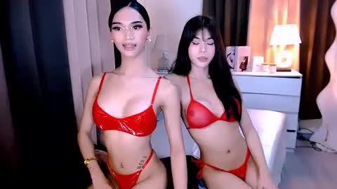 Snapshot of steffani_deluxe chatting on October 24, 10:22 am STEF online show from October 24, 10:22 am