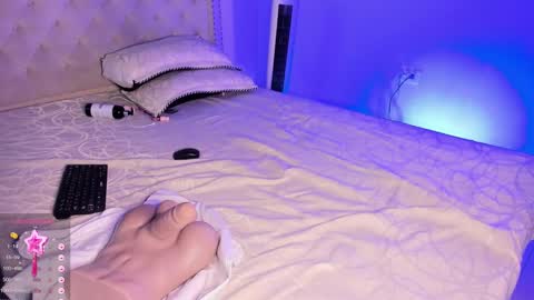 Snapshot of steffany_lopez_ chatting on February 8, 7:49 pm steffany_lopez_ online show from February 8, 7:49 pm