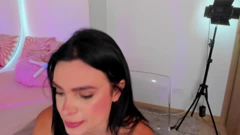Snapshot of stella__white chatting on May 8, 7:52 pm Yuli online show from May 8, 7:52 pm