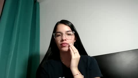 Snapshot of stella_art chatting on January 4, 7:03 am Stella online show from January 4, 7:03 am