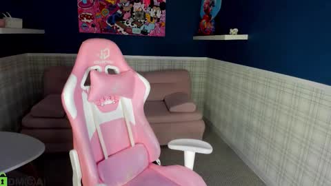 Stella Leee online show from February 3, 6:40 am