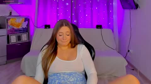 Snapshot of stella_pretty0 chatting on January 17, 10:23 pm Stella online show from January 17, 10:23 pm