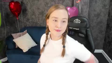 Stella online show from February 12, 9:26 am