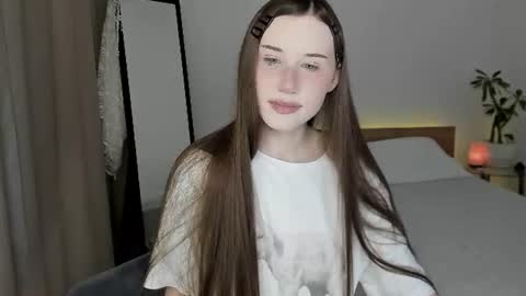Snapshot of stella_sunny chatting on July 16, 1:17 pm stella_sunny online show from July 16, 1:17 pm