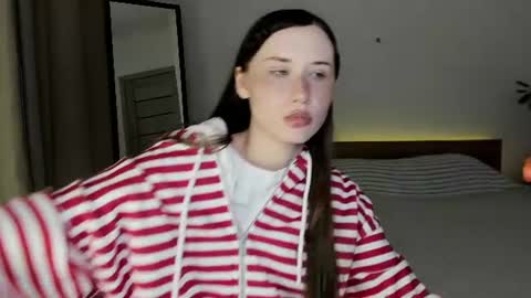 Snapshot of stella_sunny chatting on August 1, 7:24 pm stella_sunny online show from August 1, 7:24 pm