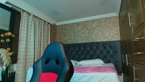 Snapshot of stella_xue chatting on September 16, 10:11 pm Estella online show from September 16, 10:11 pm