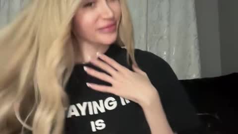 Stella Bella online show from February 6, 7:23 am