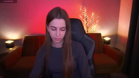 stellahoneywell online show from November 30, 7:01 am