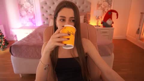 stellahoneywell online show from January 12, 8:30 am