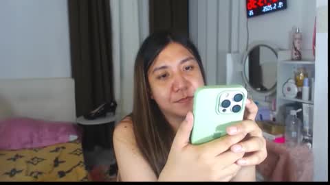 Snapshot of stellahugets chatting on May 18, 4:13 pm Stella online show from May 18, 4:13 pm
