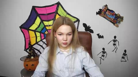 Snapshot of stellalights chatting on October 22, 12:16 pm stellalights online show from October 22, 12:16 pm