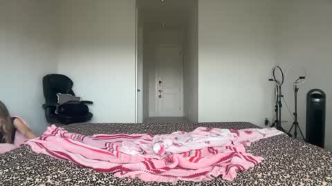 stellapearl online show from September 9, 3:11 pm