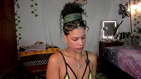 stellart_ online show from October 14, 1:28 am