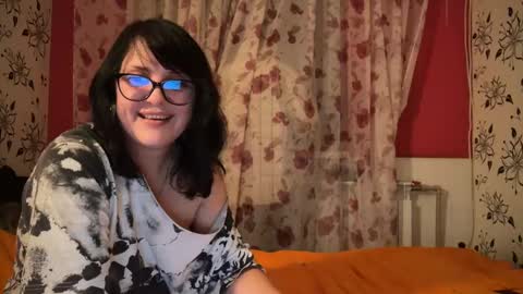 Snapshot of stellarteam chatting on December 4, 5:55 pm StellarTeam online show from December 4, 5:55 pm