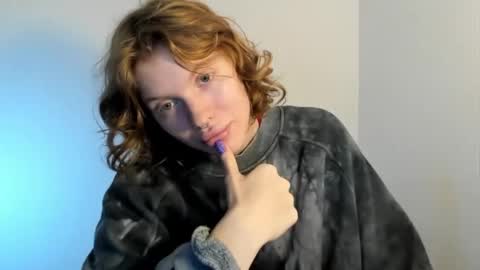 S T E L L A online show from October 10, 8:35 am