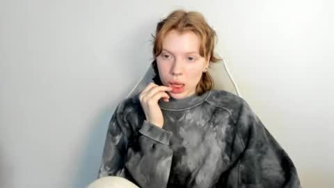 S T E L L A online show from March 10, 8:41 am