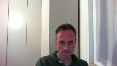 Snapshot of sten015 chatting on December 9, 4:15 pm sten015 online show from December 9, 4:15 pm