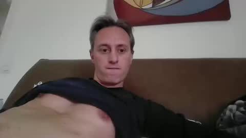 Snapshot of sten015 chatting on February 4, 2:21 pm sten015 online show from February 4, 2:21 pm