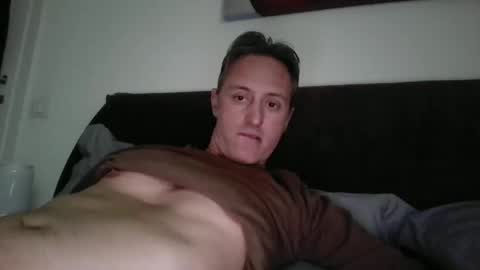 Snapshot of sten015 chatting on March 12, 3:07 pm sten015 online show from March 12, 3:07 pm