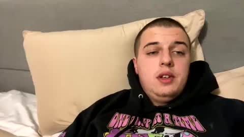 Snapshot of stepbro18 chatting on January 14, 11:16 pm Honestly Im a slut I have a high sex drive and I love talking to people off this platform online show from January 14, 11:16 pm