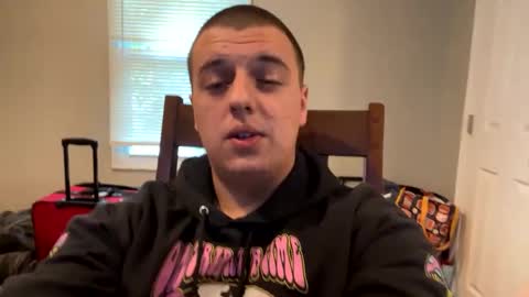 Snapshot of stepbro18 chatting on September 23, 4:10 pm Honestly Im a slut I have a high sex drive and I love talking to people off this platform online show from September 23, 4:10 pm