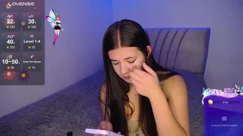 Snapshot of stepha_sweet chatting on December 10, 7:43 pm Emma online show from December 10, 7:43 pm