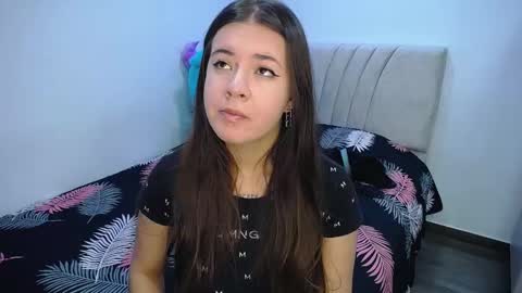 Snapshot of stepha_sweet chatting on December 30, 1:37 am Emma online show from December 30, 1:37 am