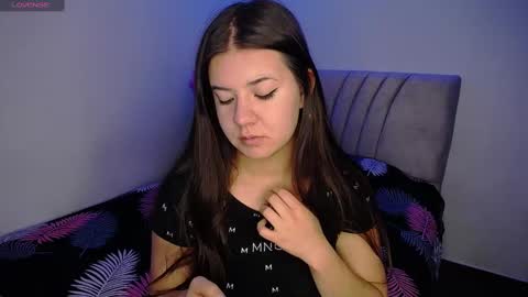 Snapshot of stepha_sweet chatting on December 30, 4:42 am Emma online show from December 30, 4:42 am