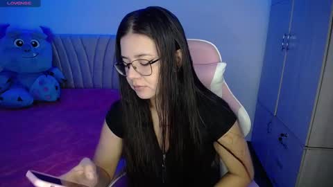 Snapshot of stepha_sweet chatting on January 5, 8:00 pm Emma online show from January 5, 8:00 pm