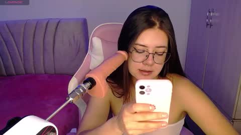 Snapshot of stepha_sweet chatting on January 5, 11:01 pm Emma online show from January 5, 11:01 pm