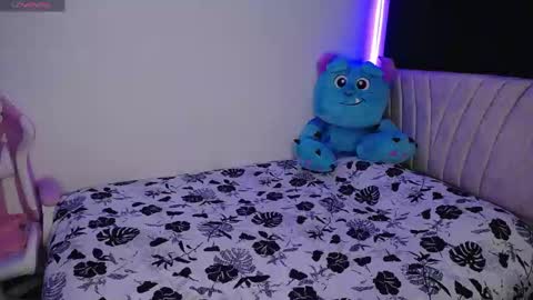 Snapshot of stepha_sweet chatting on January 12, 12:07 am Emma online show from January 12, 12:07 am